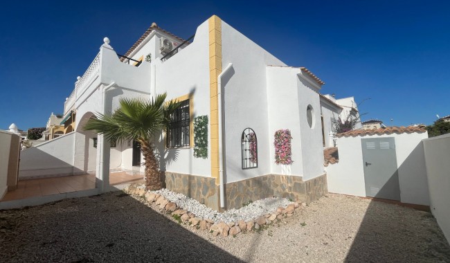 Brukt - Quatro hus - Punta Prima - Serena