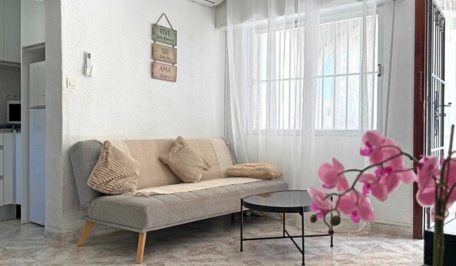 Resale - Apartment - Torrevieja - La Mata