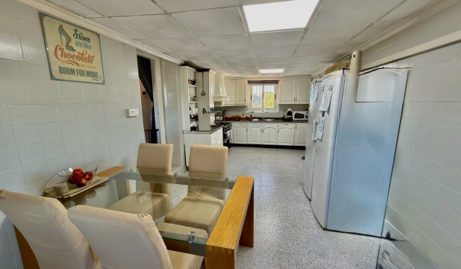 Resale - Villa - Dolores