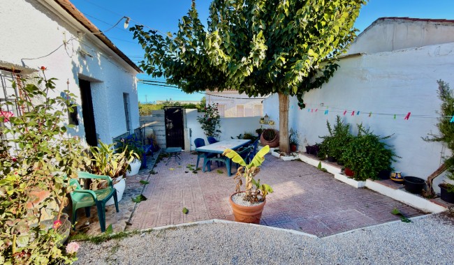 Resale - Villa - Dolores