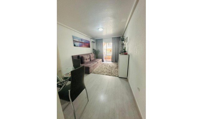Resale - Apartment - Torrevieja - Parque de Las Naciones