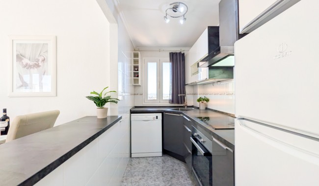 Resale - Apartment - Torrevieja - Aguas Nuevas