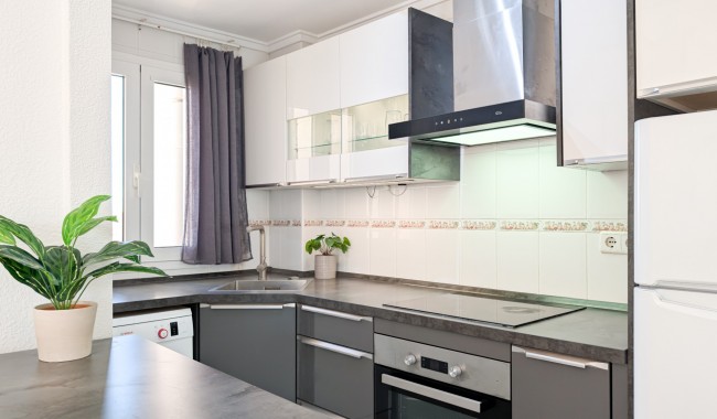 Resale - Apartment - Torrevieja - Aguas Nuevas