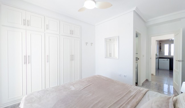 Resale - Apartment - Torrevieja - Aguas Nuevas