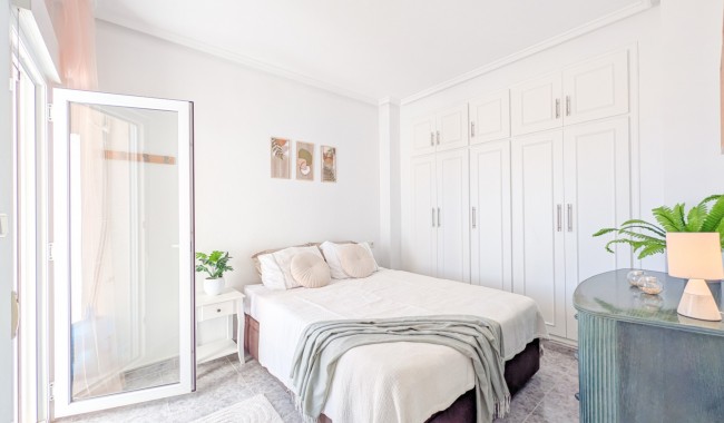 Resale - Apartment - Torrevieja - Aguas Nuevas