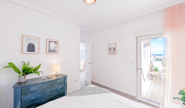 Resale - Apartment - Torrevieja - Aguas Nuevas