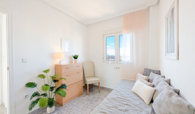 Resale - Apartment - Torrevieja - Aguas Nuevas