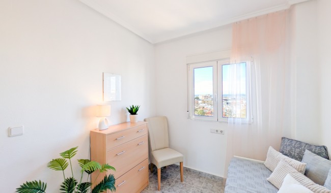 Resale - Apartment - Torrevieja - Aguas Nuevas
