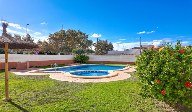 Resale - Apartment - Torrevieja - Aguas Nuevas