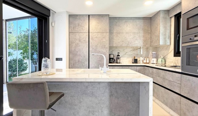 Resale - Villa - Orihuela Costa - Villamartín