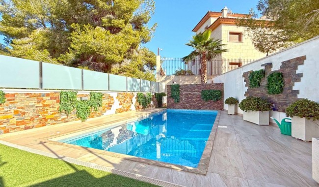 Resale - Villa - Orihuela Costa - Villamartín