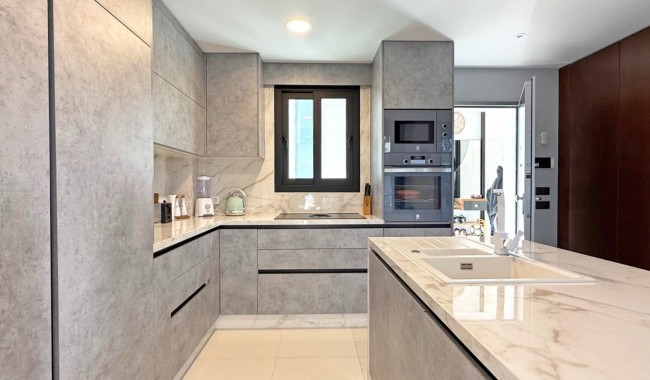 Resale - Villa - Orihuela Costa - Villamartín