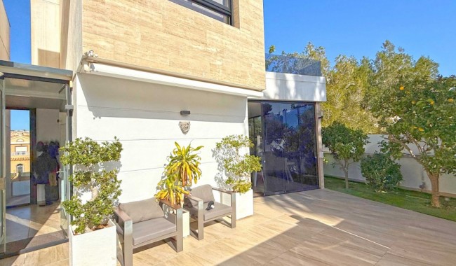 Resale - Villa - Orihuela Costa - Villamartín