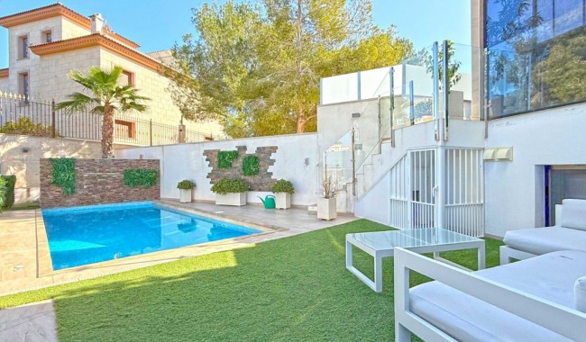 Resale - Villa - Orihuela Costa - Villamartín