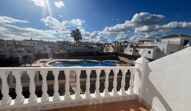 Brukt - Quatro hus - Punta Prima - Serena