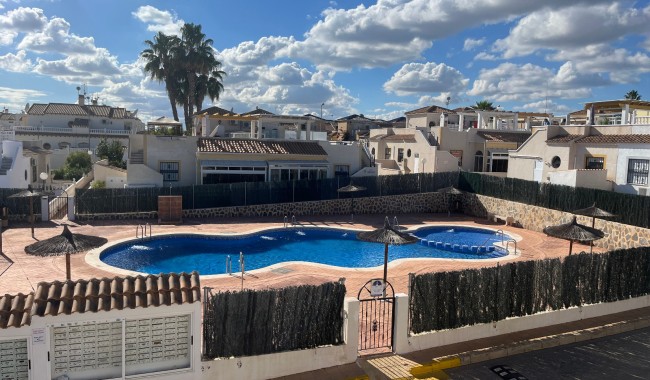 Brukt - Quatro hus - Punta Prima - Serena