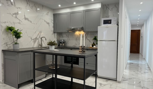 Sprzedaż - Apartament - Torrevieja - Torrevieja C