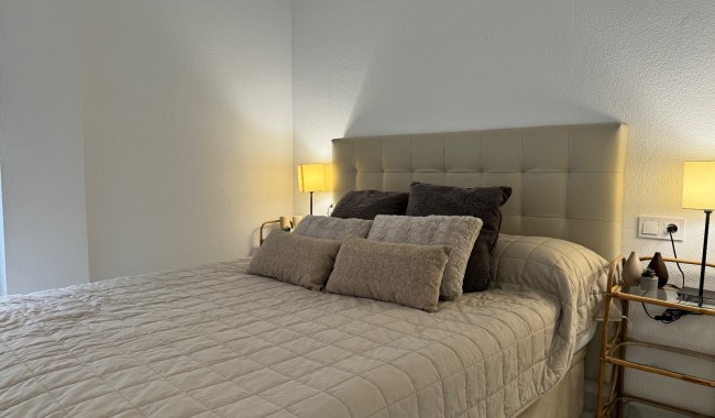 Sprzedaż - Apartament - Torrevieja - Torrevieja C