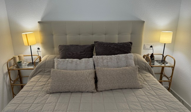 Sprzedaż - Apartament - Torrevieja - Torrevieja C