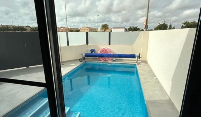 Brukt - Vertikaldelt - Santiago de la Ribera