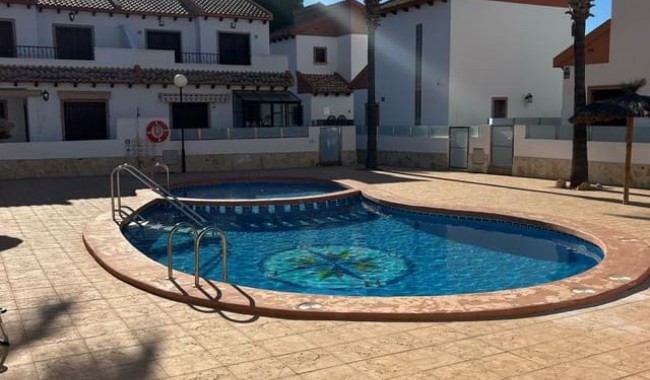 Segunda mano - Semi separado - Orihuela - Villamartín