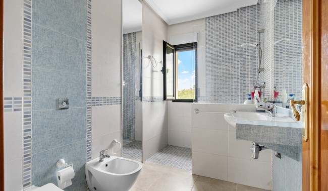 Brukt - Villa - Alicante - Rebolledo