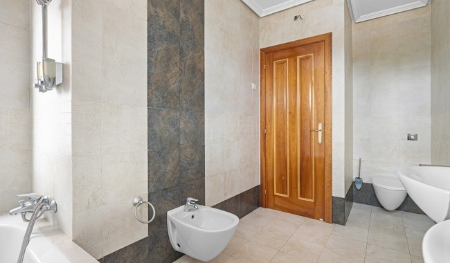 Brukt - Villa - Alicante - Rebolledo