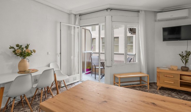 Resale - Apartment - Torrevieja - Playa del cura