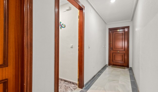 Resale - Apartment - Torrevieja - Playa del cura