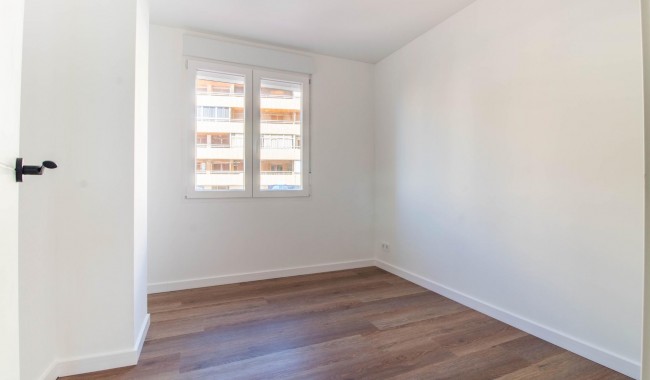 Resale - Apartment - Torrevieja - Acequion