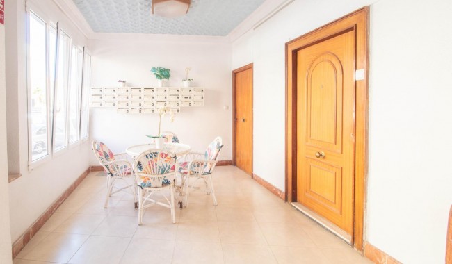 Resale - Apartment - Torrevieja - Acequion
