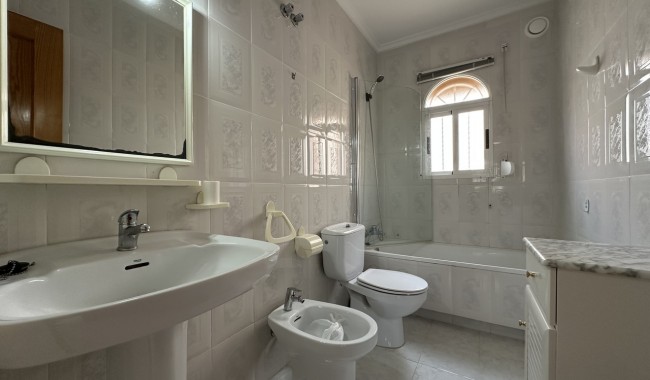 Sprzedaż - Apartament - Torrevieja - La Mata