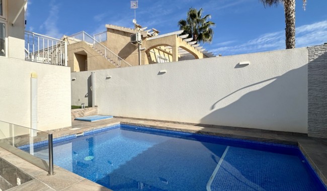 Resale - Villa - Orihuela Costa - Los Dolses