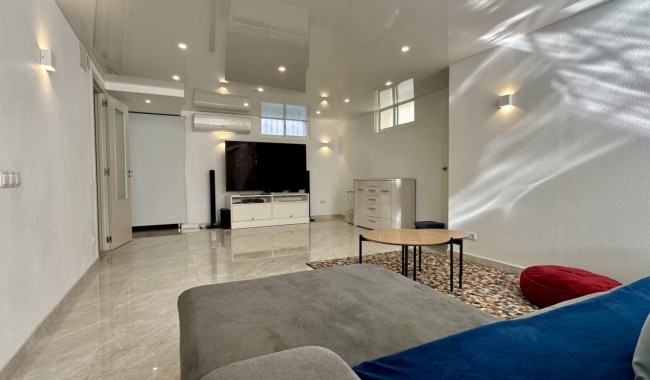 Resale - Villa - Orihuela Costa - Los Dolses