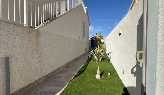 Resale - Villa - Orihuela Costa - Los Dolses