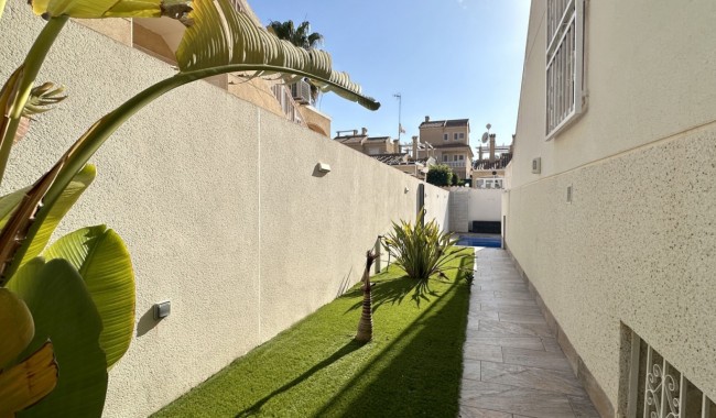 Resale - Villa - Orihuela Costa - Los Dolses