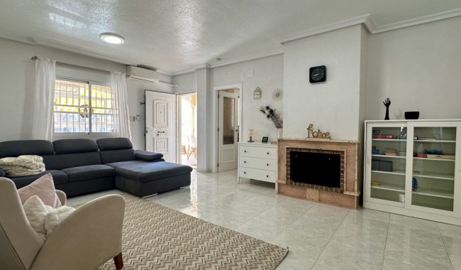 Resale - Villa - Orihuela Costa - Los Dolses