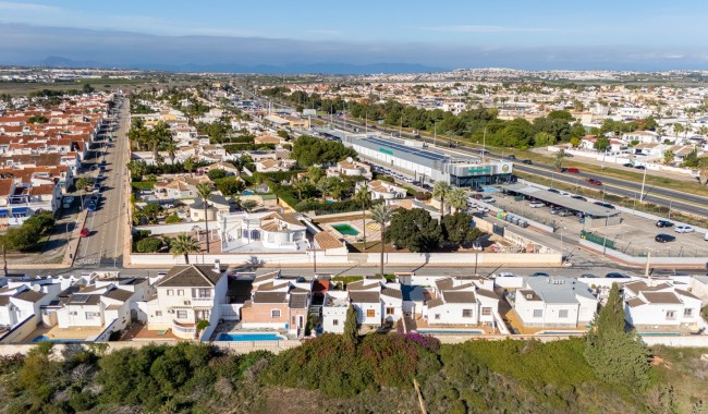 Sprzedaż - Willa - Torrevieja - Urbanización San Luis