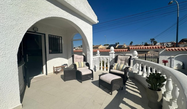 Segunda mano - Villa - Torrevieja - San Luis