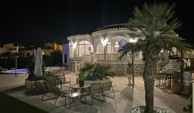 Segunda mano - Villa - Torrevieja - San Luis