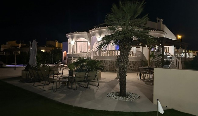 Segunda mano - Villa - Torrevieja - San Luis