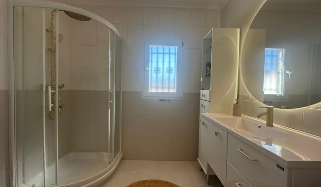 Segunda mano - Villa - Torrevieja - San Luis