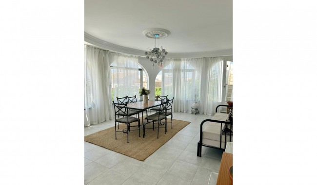 Segunda mano - Villa - Torrevieja - San Luis