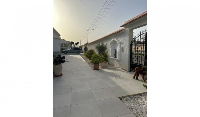 Segunda mano - Villa - Torrevieja - San Luis