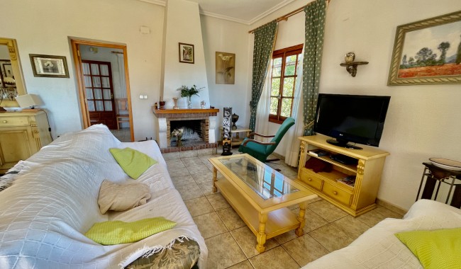 Begagnad - Finca - Daya Nueva