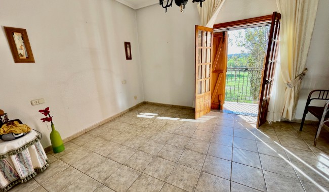 Begagnad - Finca - Daya Nueva