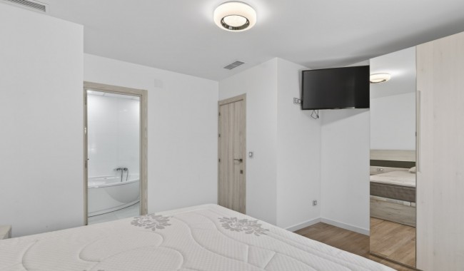 Resale - Villa - Alicante - Rebolledo