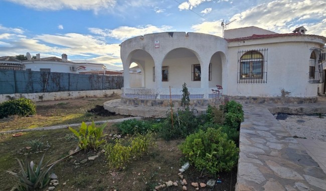 Resale - Villa - Torrevieja - El Chaparal