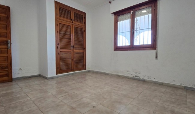 Resale - Villa - Torrevieja - El Chaparal