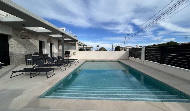 Resale - Villa - Torrevieja - Los Balcones